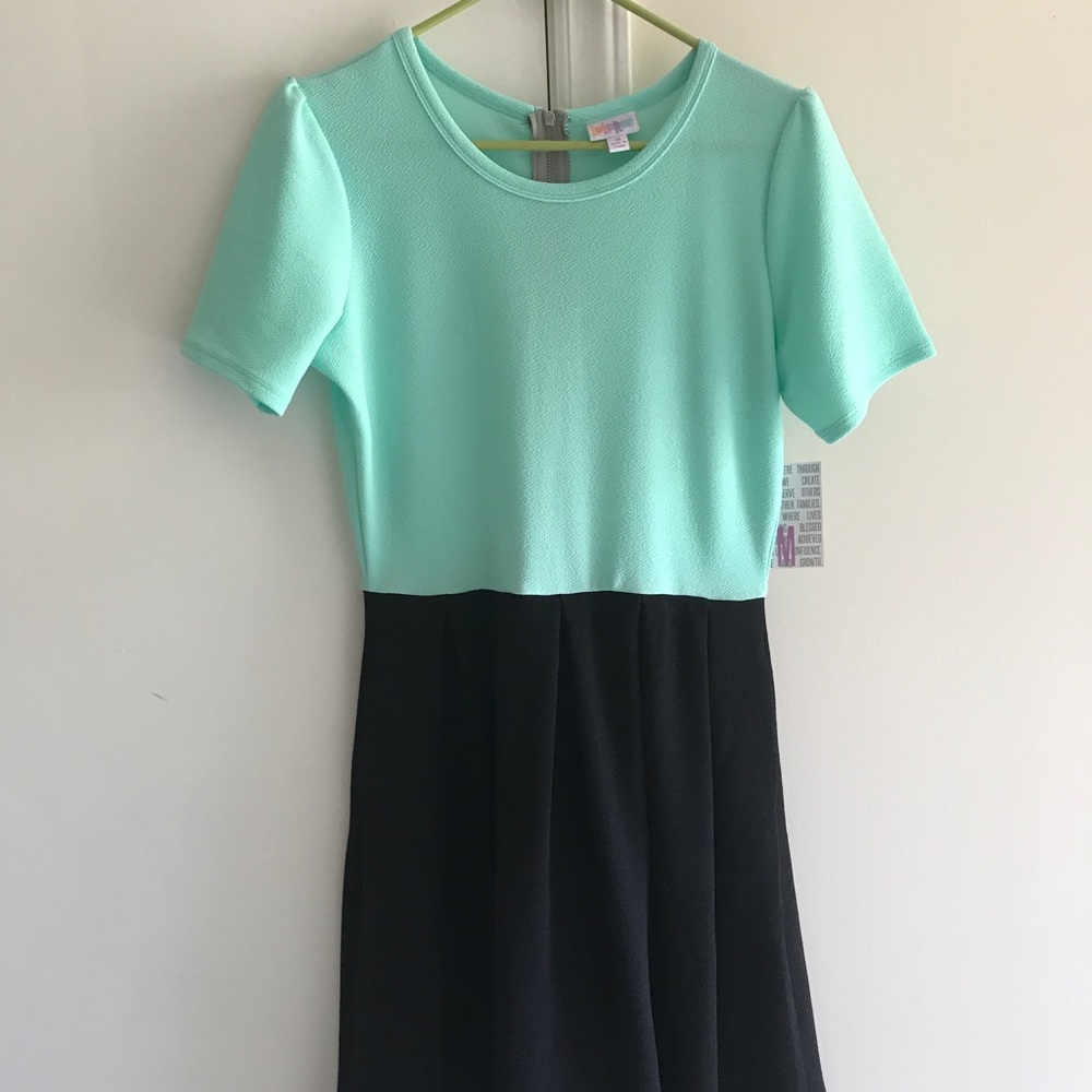 Lularoe Amelia size Medium BRAND NEW, never worn